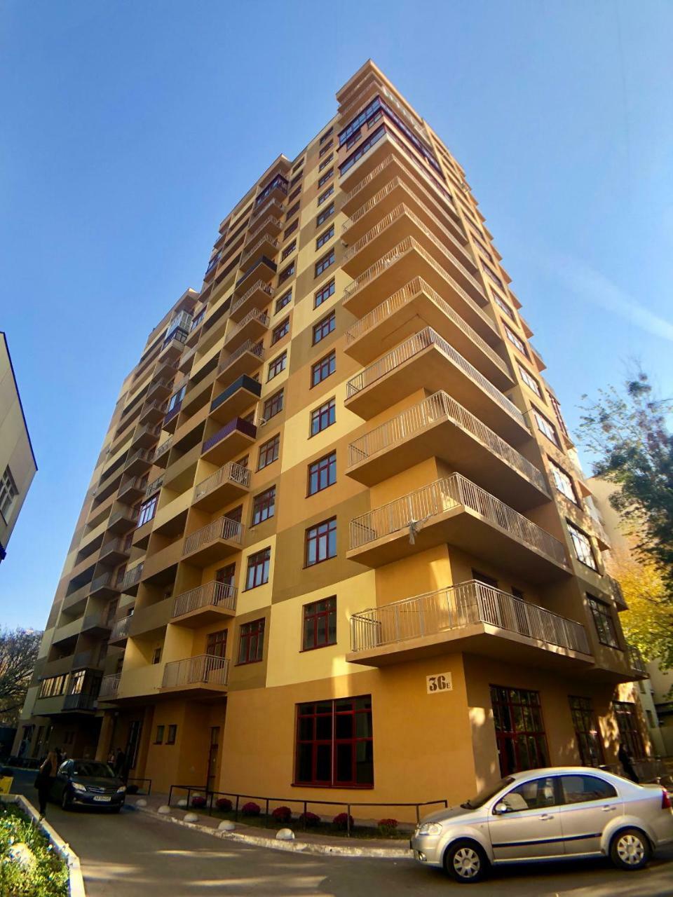 Modern Aparthotel Near Metro Pecherska Kyiv Exterior photo